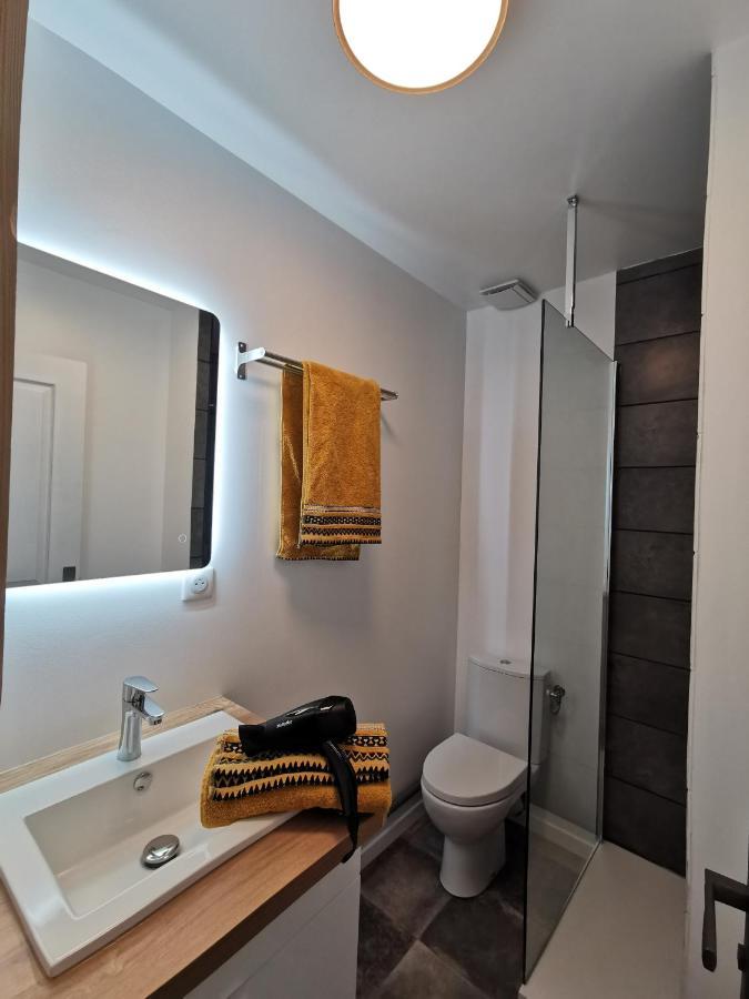 Les appartements du centre, refaits à neuf, climatisés, hyper centre, 50m à pieds des commerces, restaurants, parking gratuit Salies-de-Béarn Exterior foto